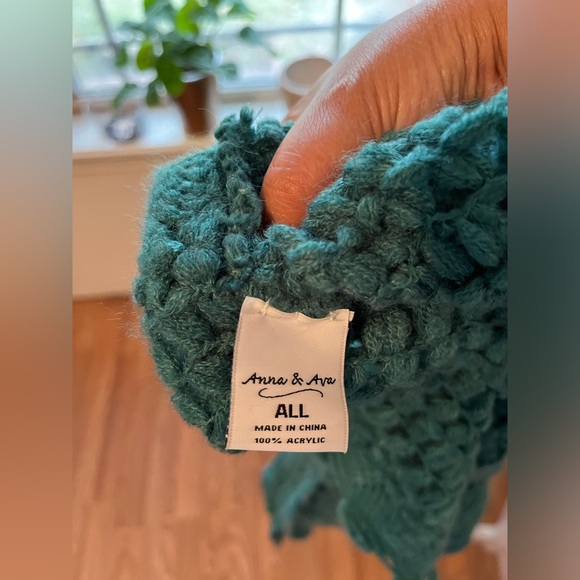 🧣Anna & Ava teal acrylic chunky scarf. 🧣 - Picture 4 of 4